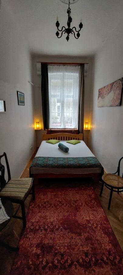 Classical Budapest Apartment In The Old Pest المظهر الخارجي الصورة